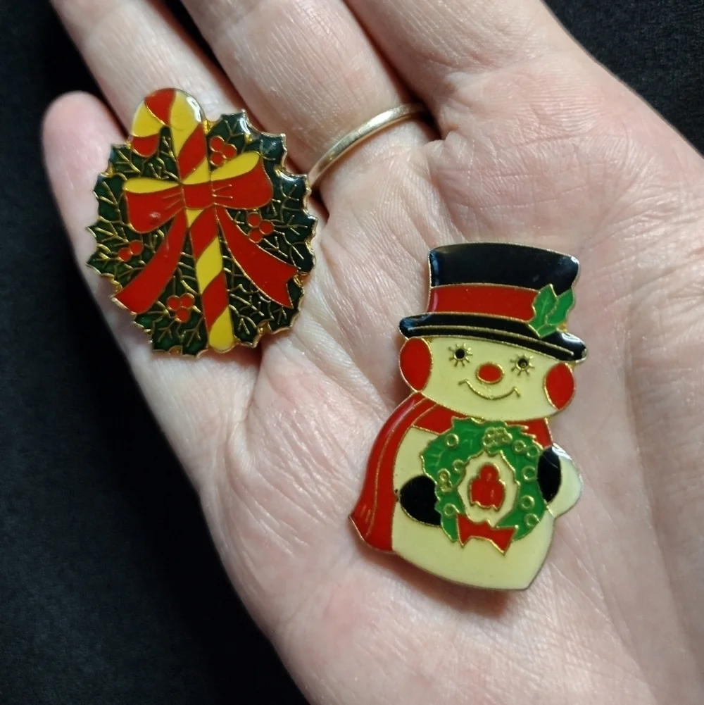 Vintage Festive Snowman and Wreath Enamel Brooch Set
